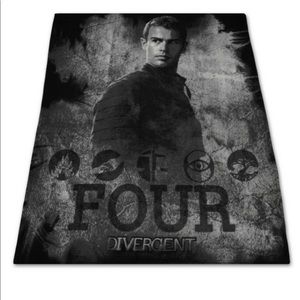 Divergent “Four” Blanket